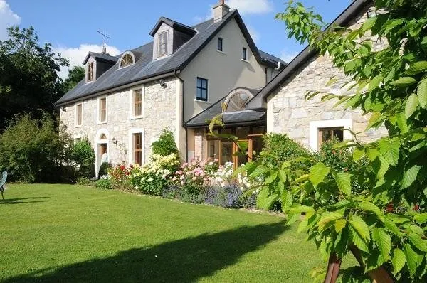 Grove House Accomodation - Image 1