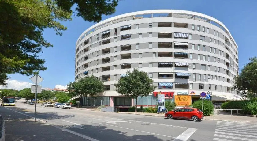 Dani - Image 1
