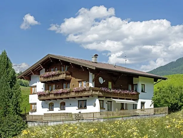 Garni Stefanie - Image 1