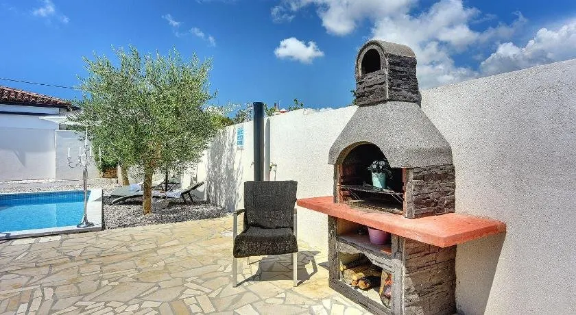 House Michelle - Image 1
