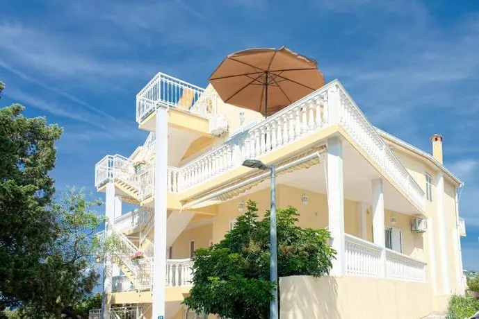 Apartments and Rooms Katarina - Image 1