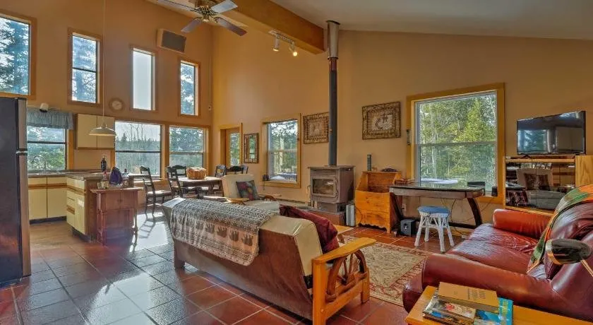 Secluded Pet-Friendly Fairplay Cabin w/Mtn Views - Image 1