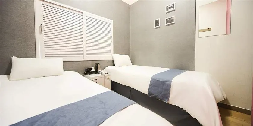 Hotel Joker - Image 1