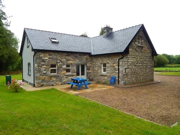 Cnoc na Ri Cottage - Image 1