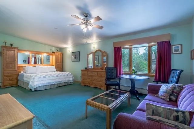 Alaska House of Jade Bed and Breakfast - Image 1