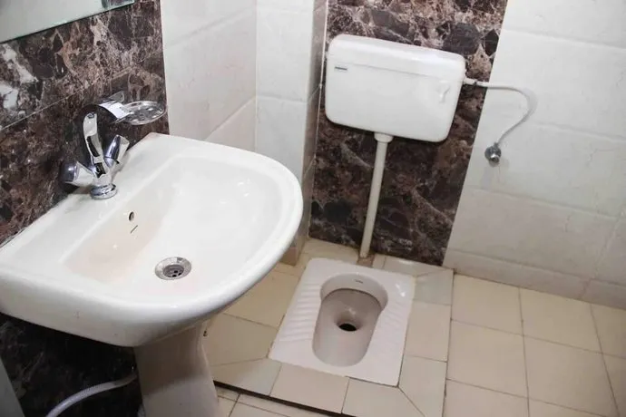 Hotel Sanjary Palace By OYO Rooms - Image 1