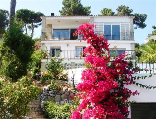 Lloveras Apartaments - Image 1