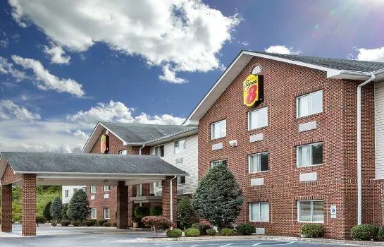 SUPER 8 BY WYNDHAM HUNTINGTON WV - Image 1