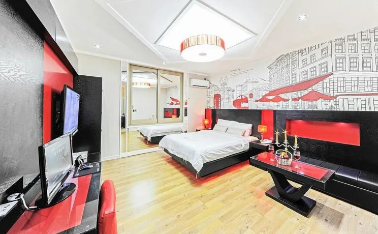 VIP Hotel - Image 1