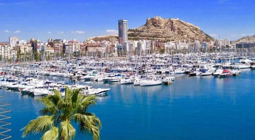 Smile to the Mediterranean sea from city centre - Image 1