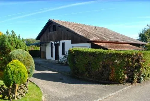 Maison au bord du lac - Image 1