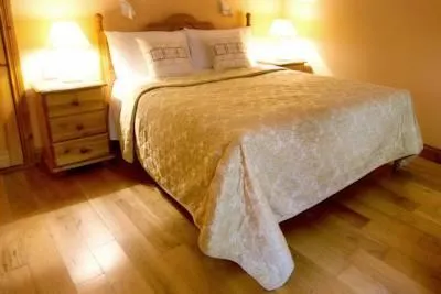 McCarthy's Lodge B&B - Image 1