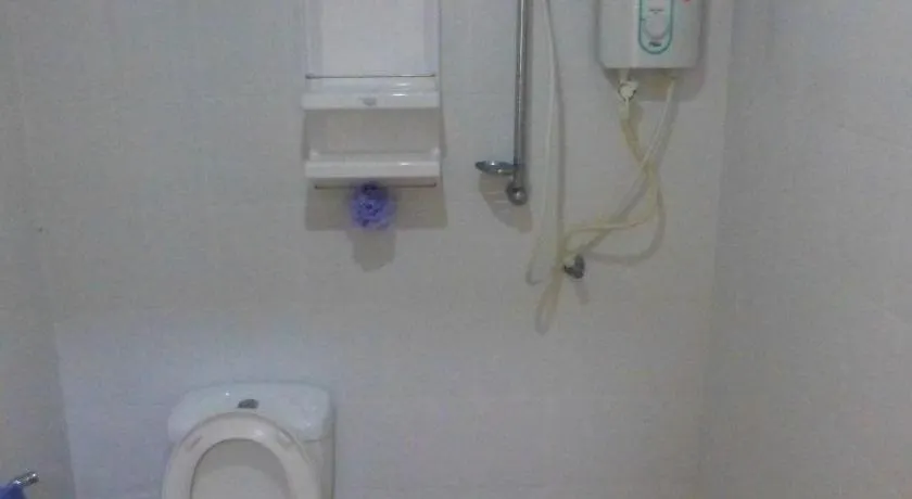 2 Double Bedroom Pool Apartment With Extensive Kitchen Dining Room Wi-fi Aircon - Image 1