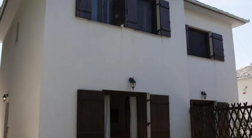 Chiron Residence - Image 1