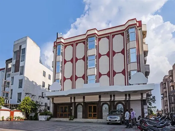 Oyo 16545 Hotel Kant - Image 1