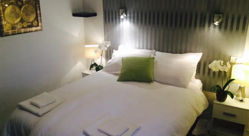 Rooms & Breakfast Guesthouse - Image 1