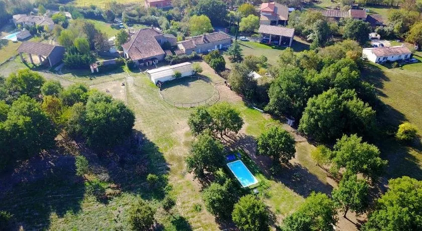 Gite with pool, terrace & garden - Image 1