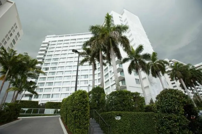 Luxury Miami Suites - Image 1