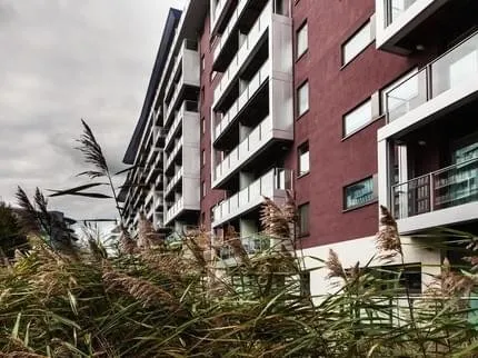 Riverside Apartment - Image 1