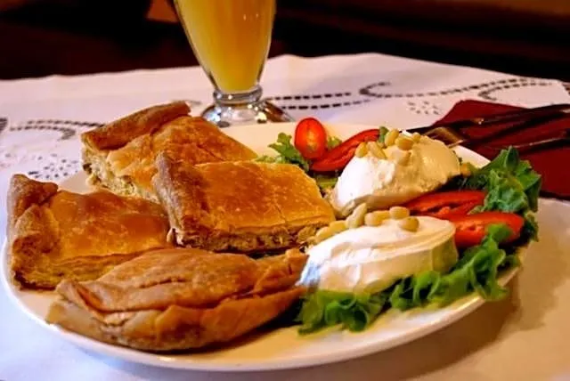 Oikia Mitsiou Traditional Inn - Image 1
