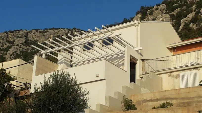 Holiday Home Anna - Image 1