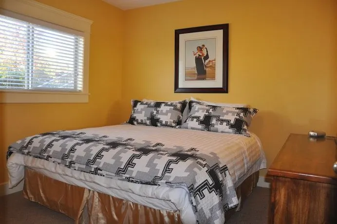 Lakeview Suites & Vacation Rentals - Image 1