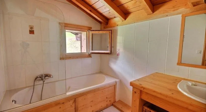 CHALET AU CALME - SEYTROUX - 12 PERSONNES- COMBETTE - Image 1