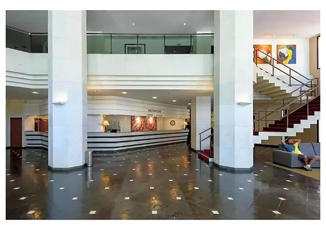 Comfort Suites Real Residence Hotel - Image 1
