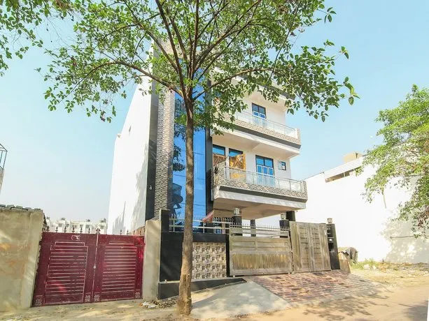 Hotel Surabhi Garden By OYO Rooms - Image 1