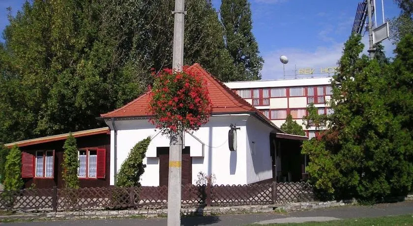 Rev Szallo Balaton - Image 1