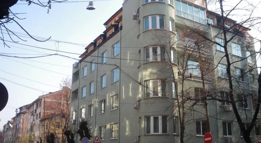 Hotel Zenith - Image 1