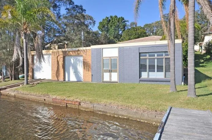 Waterfront Studio on the Lake - Image 1
