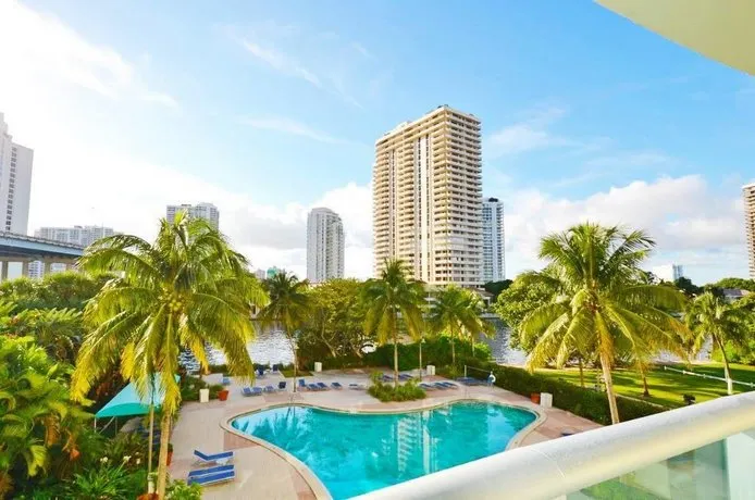 Great Sunny Isles Lodging - Image 1