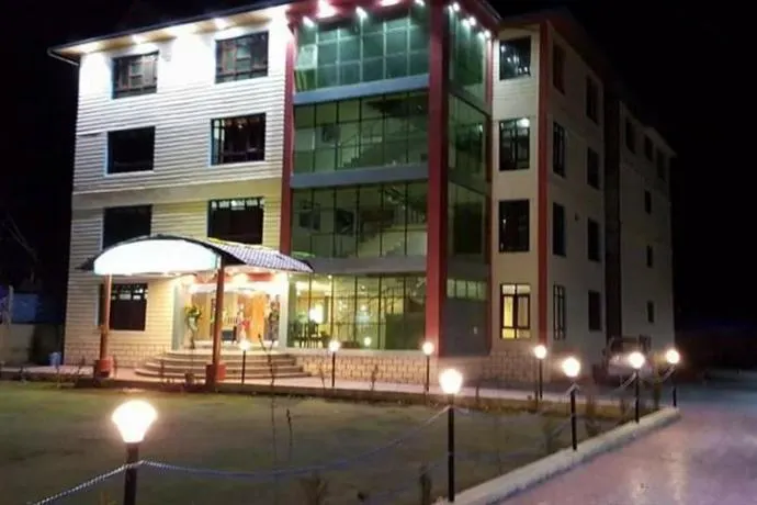 Triden Kashmir Resort - Image 1