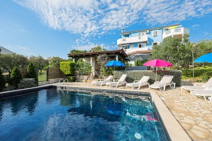 Luton Apartment Zadar Kozino Heating Pool & Jacuzzi - Image 1