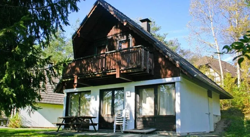 Holiday home with garden & terrace - Image 1