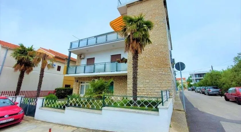 Apartment Big Lasan - Image 1