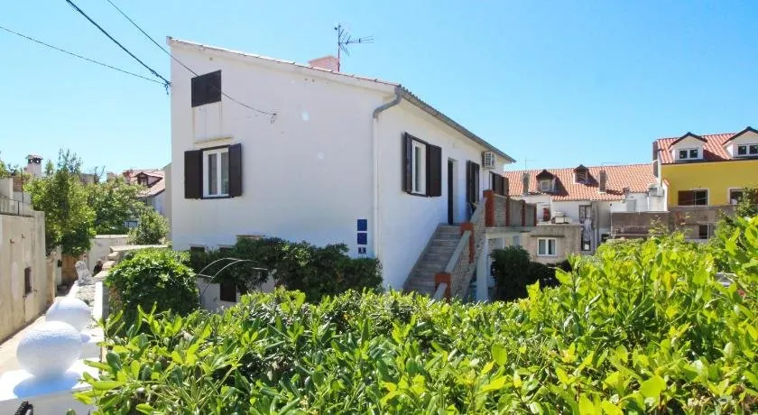 Apartment Plese - Image 1