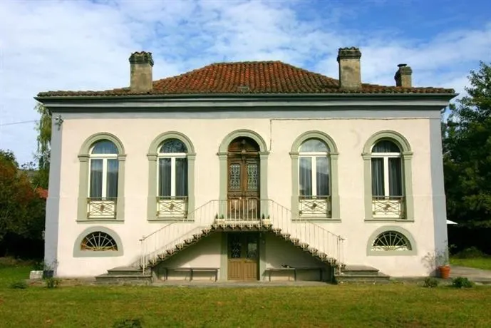 Pradia's Modern Retreat - Image 1