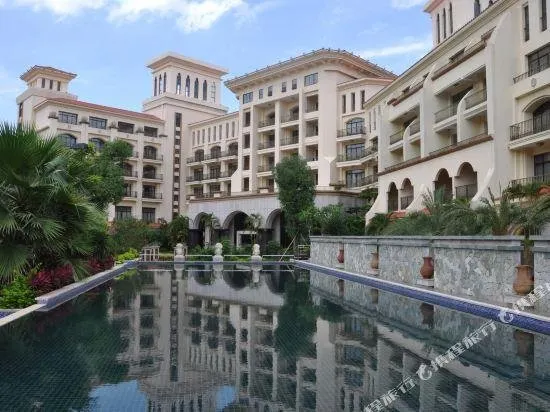 Fugang International Hotel - Image 1