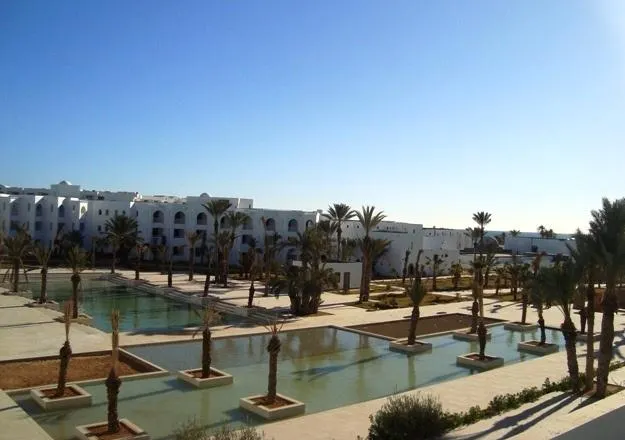 Yadis Impérial Beach & Spa Resort - Image 1