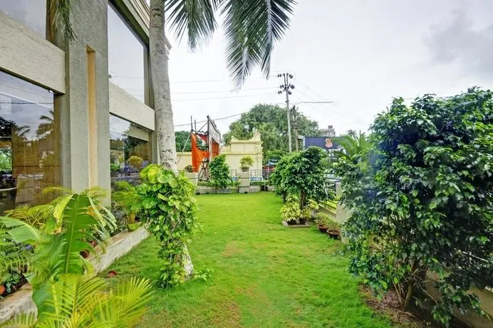 OYO Premium VIP Road - Image 1
