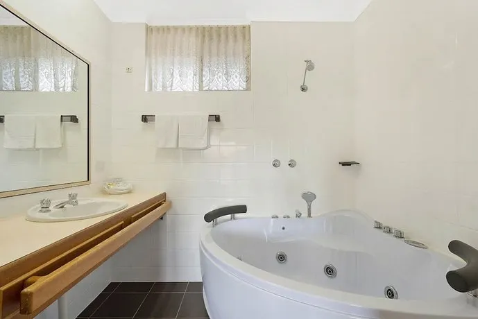 Comfort Inn Merimbula - Image 1