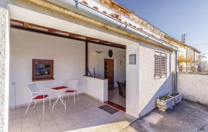 Holiday home Nika Svetvincenat - Image 1