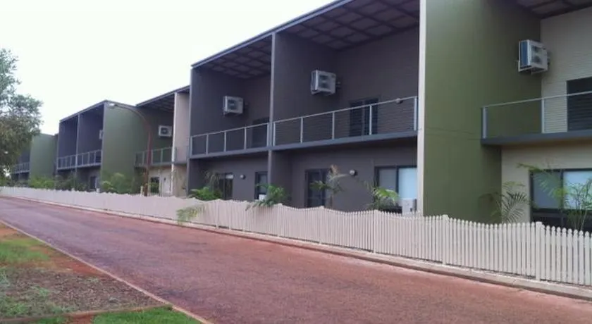Breezes Apartments - Image 1