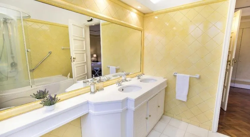 LovelyStay - Campo Pequeno Charming Apartment - Image 1