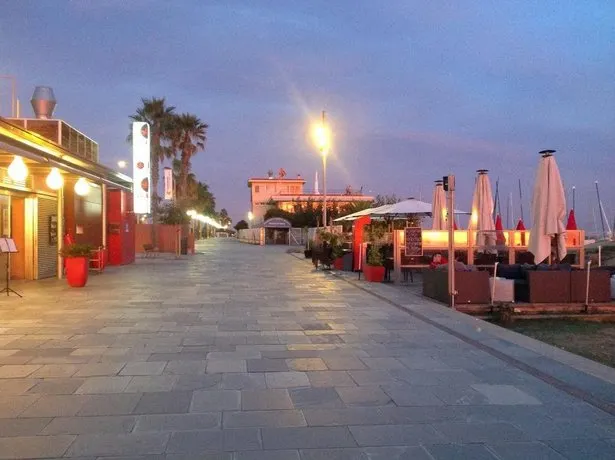 Lets Holidays Beach Apartment - Image 1