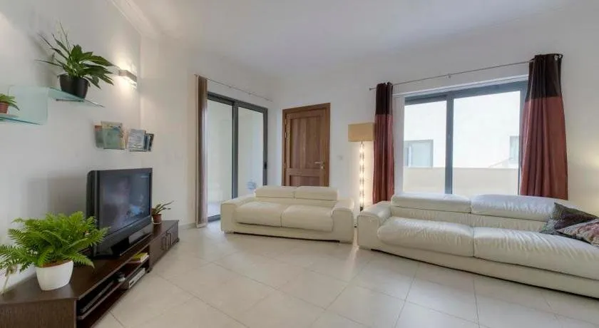 Apartment With Shared Pool - Image 1