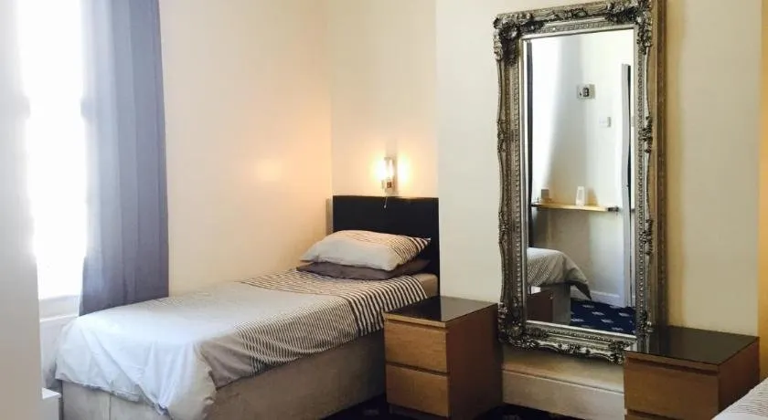 Parklane Guest House - Image 1