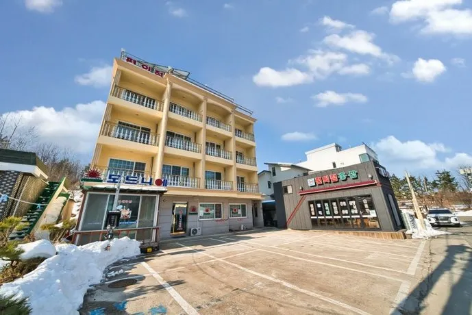 Sokcho Modenier Pension - Image 1